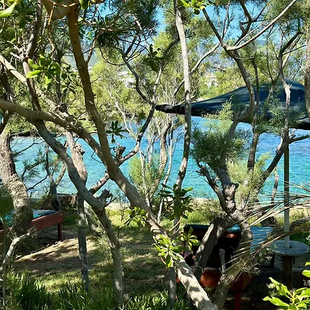 Riviera Beach Girne